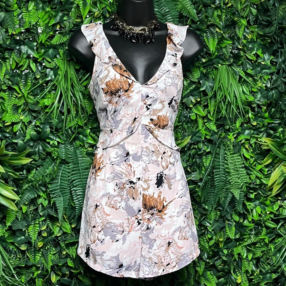 Lulus Jumpsuit Medium Pink Floral Ruffle V-Neck Sleeveless Shorts Romper  3688 - Picture 3 of 8